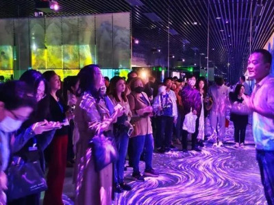 “全国网络普法行.广西站”走进叠彩山景区