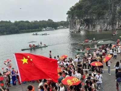 象山景区举办“同游山水 爱满桂林”公益艺术会
