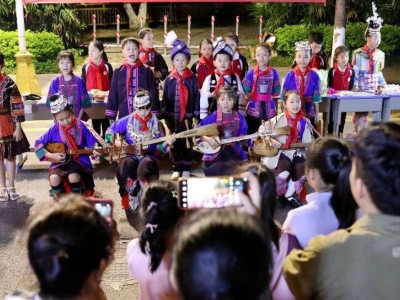 解锁新玩法 激发新活力——三江开展车尾箱市集活动