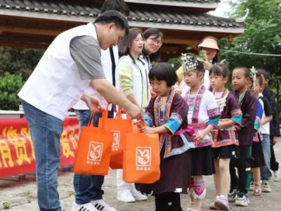 【巩固拓展脱贫攻坚成果 全面推进乡村振兴】捐资助学 情暖侗乡