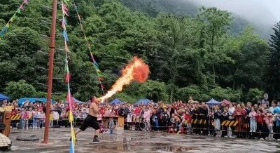 丰鱼岩景区五一活动焕发新活力，迎来客流高峰