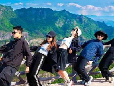 显眼包登山节完美收官！母亲节约“茶”打卡继续袭来！