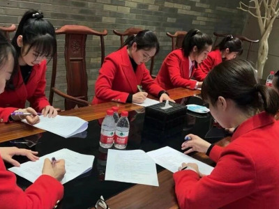 提品质 优服务 树品牌——芦笛景区女子导游班综合素质提升行动进行时（一）