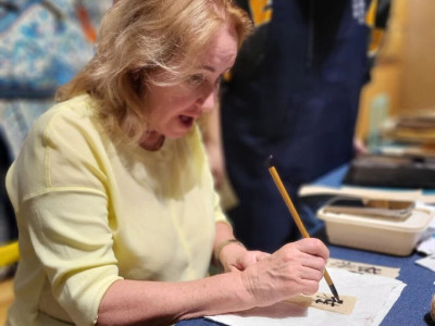 以漆为媒，以扇为纸！一起来感受流云变幻的中式美学