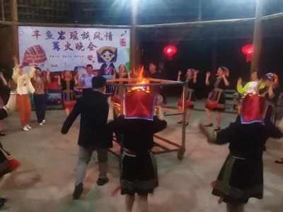 中国曲协采风团翁仁康一行到荔浦丰鱼岩景区进行创作采风