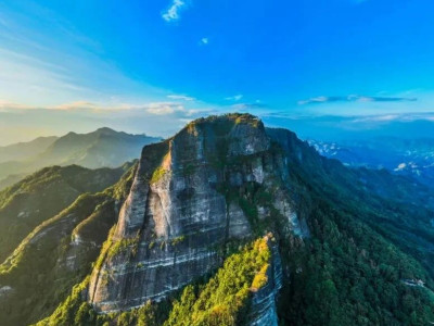 去爬山、去露营、去挑战，一起到桂林丹霞·八角寨景区玩转丹霞风光