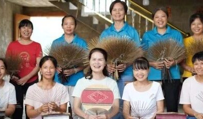 传承与创新：桂林团扇的璀璨之光