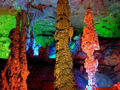 关于银子岩景区溶洞内部分路段临时施工的通知