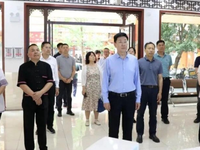 自治区政协副主席何辛幸率队到三江调研