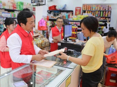 卫生环境齐维护 志愿服务我先行