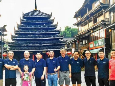 登顶珠峰“勇攀高峰”山友会走进三江 16名珠峰山友点赞侗乡！