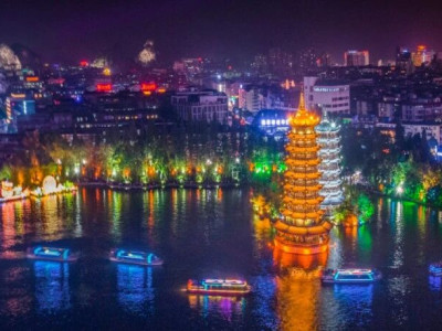 快来欣赏这如童话一般的雨桂林吧