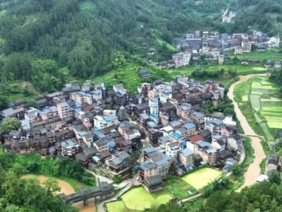 独峒镇岜团村：粤桂携手绘新景 传统村落焕新颜