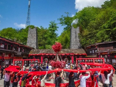 羌族喜事锅庄舞蹈：婚礼仪式、农节舞与游戏锅庄详解