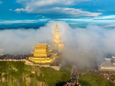 峨眉十景——金顶祥光