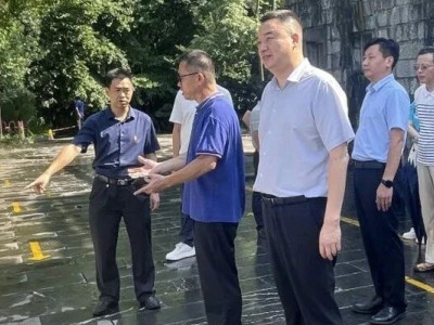 桂林旅股公司党委副书记文政带队到两江四湖公司调研
