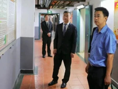 桂林旅股公司党委副书记文政带队到漓江大瀑布饭店调研