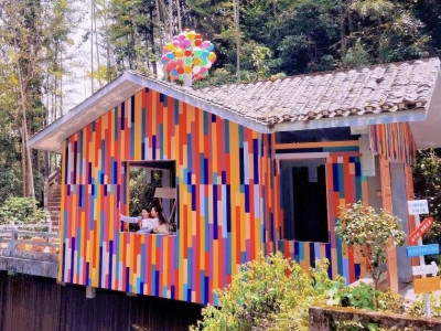 桂林旅游新篇章：资江丹霞“彩虹飞屋”引领风潮，共绘下半年营销蓝图
