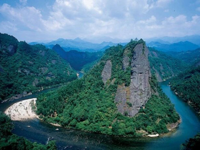 万盏河灯、轻舟漂流、集市美食…桂林这座小县城要藏不住了！