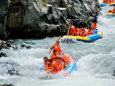 青山绿水，飞瀑流泉，一起来桂林资源避暑纳凉吧！