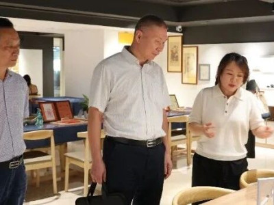 自治区财贸烟草轻纺工会主席律志军一行到桂林旅股公司考察调研