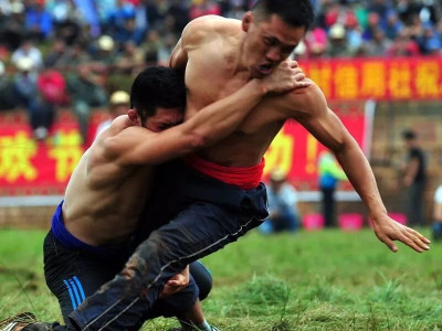 强者的较量——石林彝族摔跤