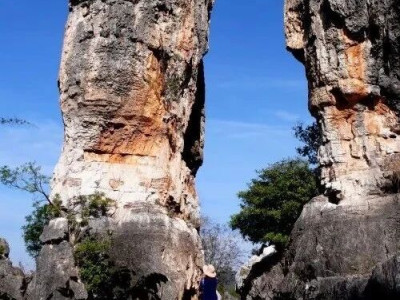 乃古石林：峭壁巉岩话石门