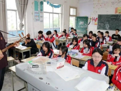 今天教师节！《广西日报》点赞“全国模范教师”石彦辉