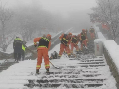 闻雪而动！喜迎首场冬雪 应战雨雪寒潮 确保泰山安全