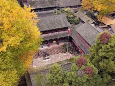 青城山藏了座『千年古观』，一到冬天满眼惊艳！