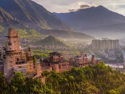 冷不了一点，去阿坝泡温泉、逛寨子、晒太阳！