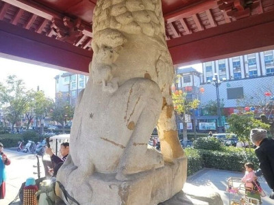 洛阳这对石狮子屹立400多年，见证古都桑沧巨变