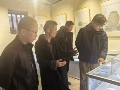 中国艺术研究院陈文璟博士一行到草坪潜经村考察民族特色村寨