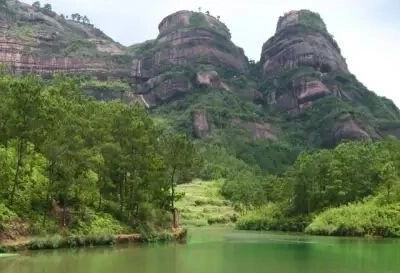 探索石表山中医药康健之旅：在自然与文化中寻根