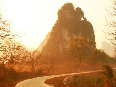 探秘“小象鼻山”：一石一景皆故事