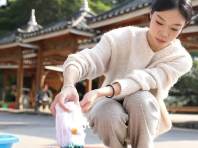 体验扎染技艺 感受非遗魅力