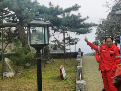 中天门管理区加强冬季重点古树名木保护抚育管理工作