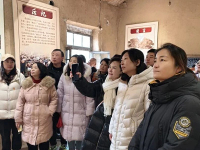 泰山景区旅游服务中心开展“感悟泰山文化 汲取奋进力量”参观学习活动