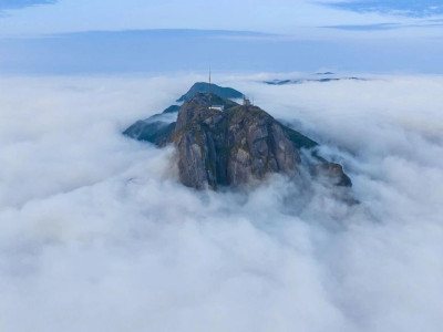 猫儿山文化IP故事集：神泪化漓水，神女丽麂千年守护