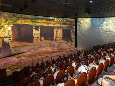 资阳城市文旅体验官走进安岳石窟数展中心 感受光影石刻