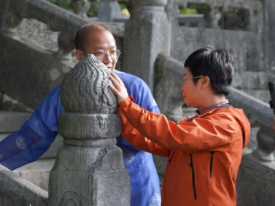 蒙曼老师“曼行广西”带你探秘桂林独秀峰·王城景区！