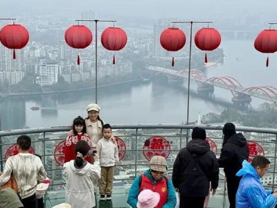 柳州江边惊现8匹骏马雕塑，新春打卡新地标火爆全城