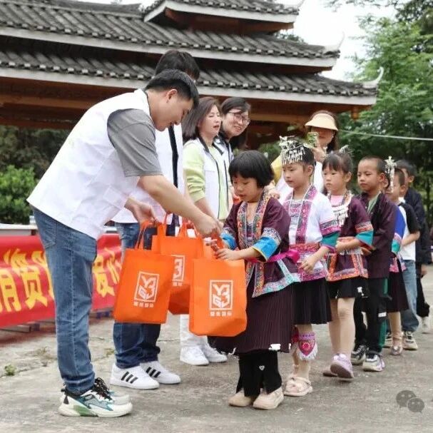 【巩固拓展脱贫攻坚成果 全面推进乡村振兴】捐资助学 情暖侗乡