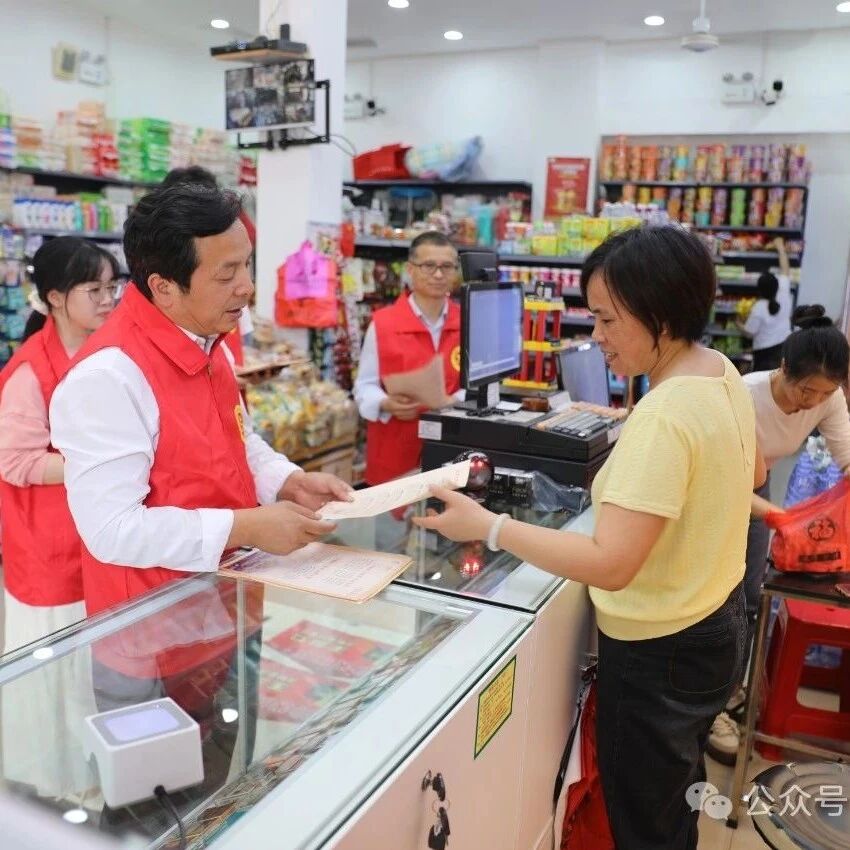 卫生环境齐维护 志愿服务我先行