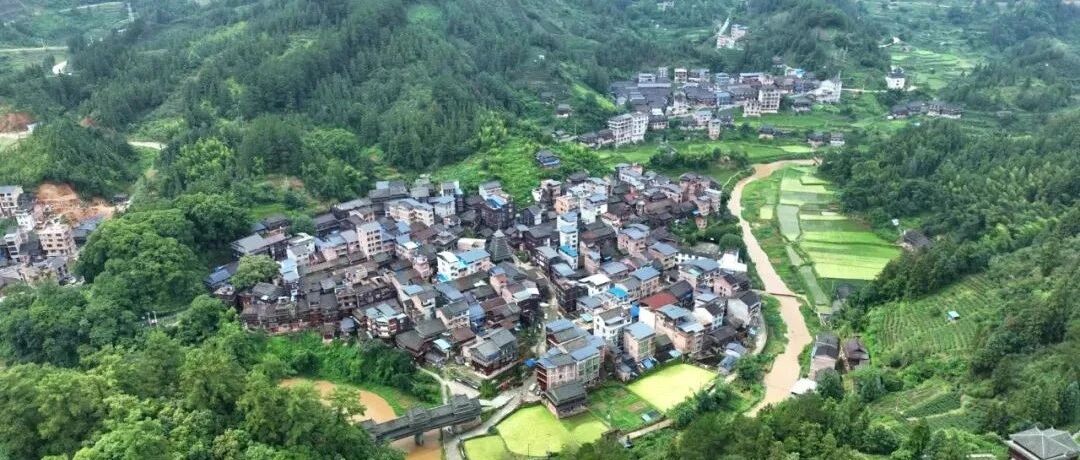 独峒镇岜团村：粤桂携手绘新景  传统村落焕新颜