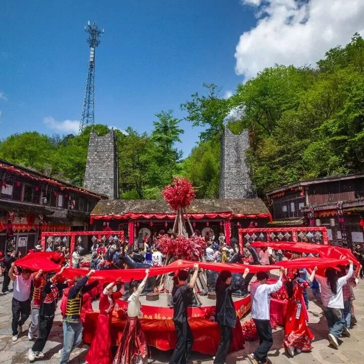 羌族喜事锅庄舞蹈：婚礼仪式、农节舞与游戏锅庄详解