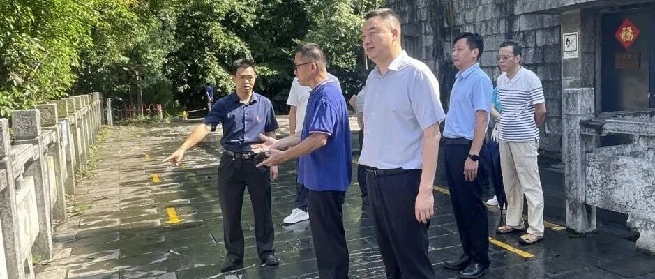 桂林旅股公司党委副书记文政带队到两江四湖公司调研