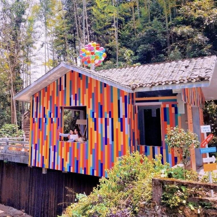 桂林旅游新篇章：资江丹霞“彩虹飞屋”引领风潮，共绘下半年营销蓝图