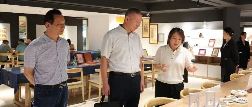 自治区财贸烟草轻纺工会主席律志军一行到桂林旅股公司考察调研