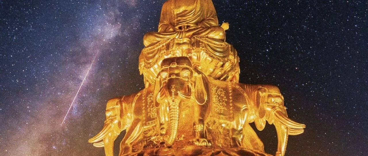峨眉山奇遇夜，英仙座流星雨的仙境之舞